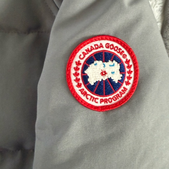 Women's Authentic Canada Goose Gray Bomber Jacket - Picture 2 of 10